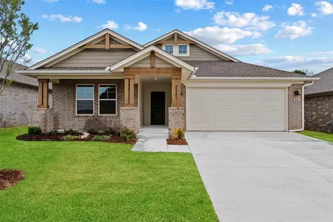 8741 Spruce St, Edmond, OK 73003