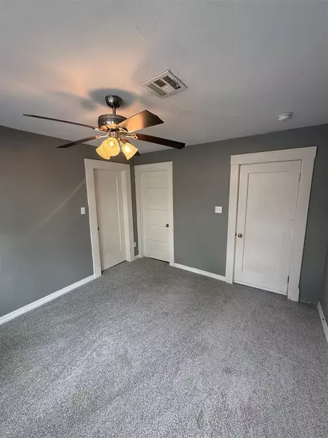 Bedroom - 721 N Kickapoo Ave, Shawnee, OK 74801 photo 2 of 7