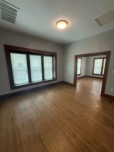 Living - 721 N Kickapoo Ave, Shawnee, OK 74801 photo 6 of 6
