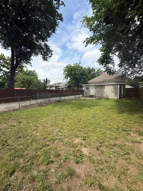 Exterior - 721 N Kickapoo Ave, Shawnee, OK 74801 photo 6 of 6