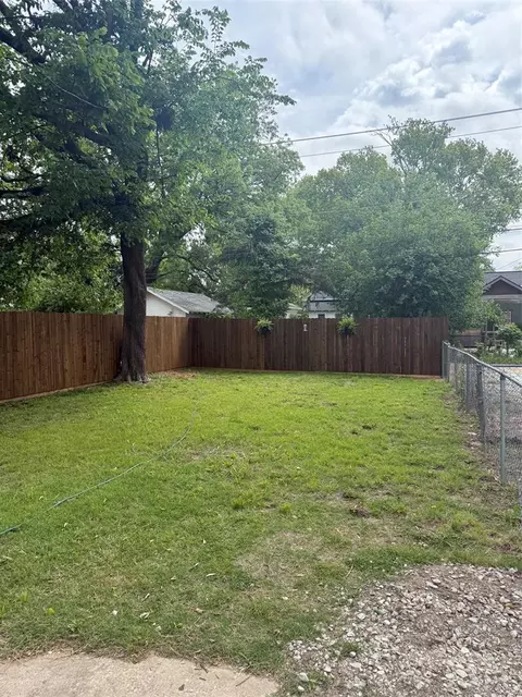 Exterior - 721 N Kickapoo Ave, Shawnee, OK 74801 photo 5 of 6