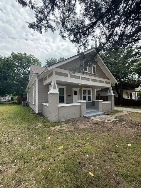 Exterior - 721 N Kickapoo Ave, Shawnee, OK 74801 photo 1 of 6