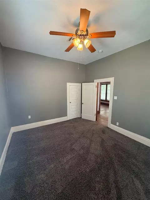 Bedroom - 721 N Kickapoo Ave, Shawnee, OK 74801 photo 6 of 7
