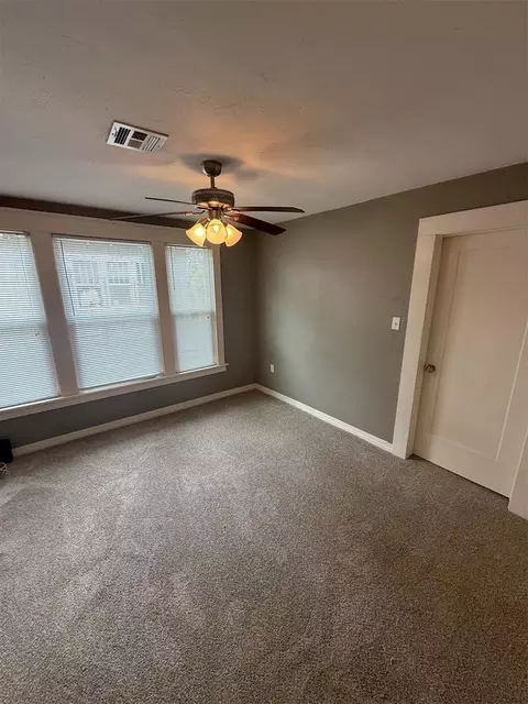 Bedroom - 721 N Kickapoo Ave, Shawnee, OK 74801 photo 1 of 7