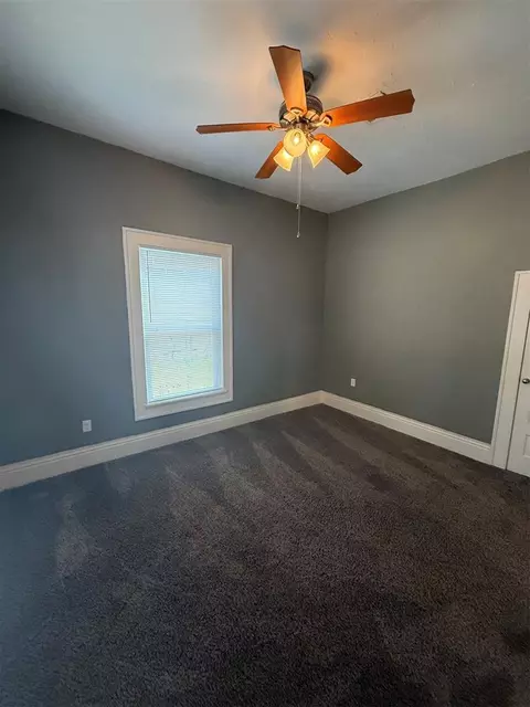 Bedroom - 721 N Kickapoo Ave, Shawnee, OK 74801 photo 7 of 7