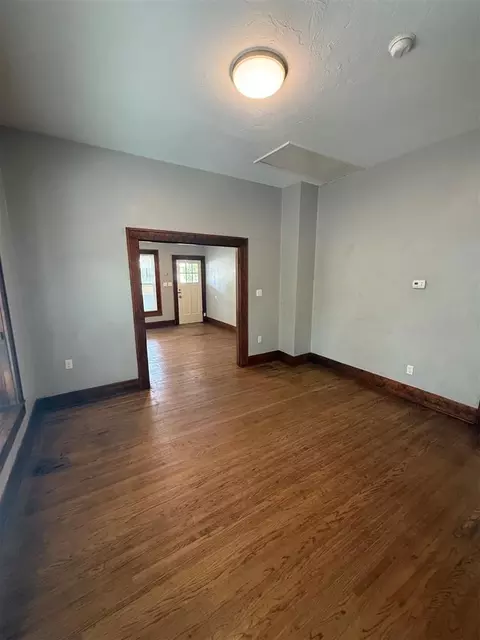 Living - 721 N Kickapoo Ave, Shawnee, OK 74801 photo 5 of 6