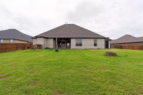 Exterior - 1111 Colonial Ave, Tuttle, OK 73089 photo 4 of 6