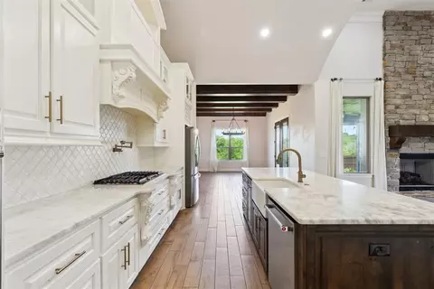 Kitchen - 1111 Colonial Ave, Tuttle, OK 73089 photo 2 of 3