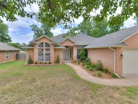 1718 Kings Rd, Edmond, OK 73013