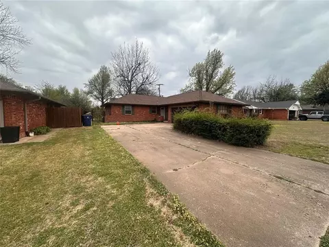 3004 Lakeside Dr, The Village, OK 73120