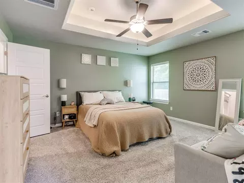 Bedroom - 516 Side Track Rd, Yukon, OK 73099 photo 5 of 6