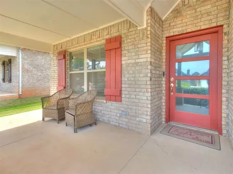 Exterior - 516 Side Track Rd, Yukon, OK 73099 photo 3 of 7