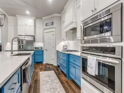 Kitchen - 516 Side Track Rd, Yukon, OK 73099 photo 5 of 5