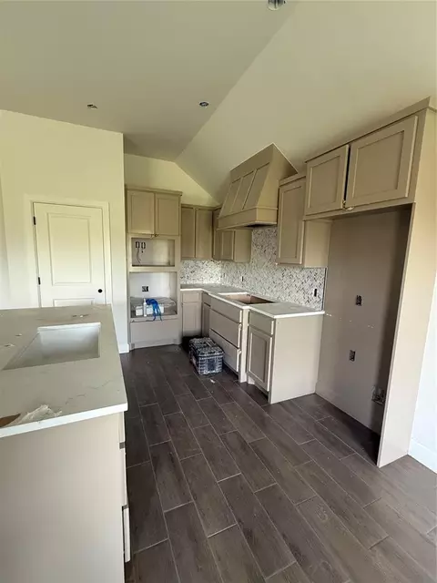 Kitchen - 1312 Colonial Ave, Tuttle, OK 73089 photo 2 of 4
