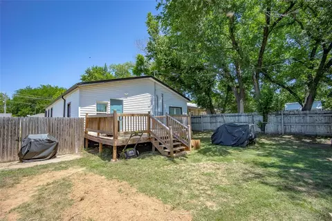 Exterior - 816 W Apache St, Purcell, OK 73080 photo 4 of 11
