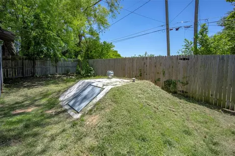 Exterior - 816 W Apache St, Purcell, OK 73080 photo 5 of 11