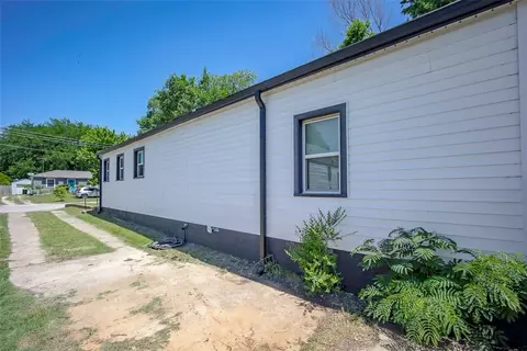 Exterior - 816 W Apache St, Purcell, OK 73080 photo 10 of 11
