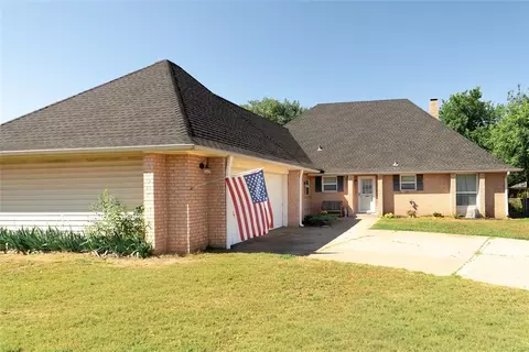 2014 E Canadian Court Ter, Mustang, OK 73064