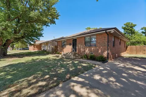 Exterior - 422 Chartrand Ave, Edmond, OK 73034 photo 3 of 6