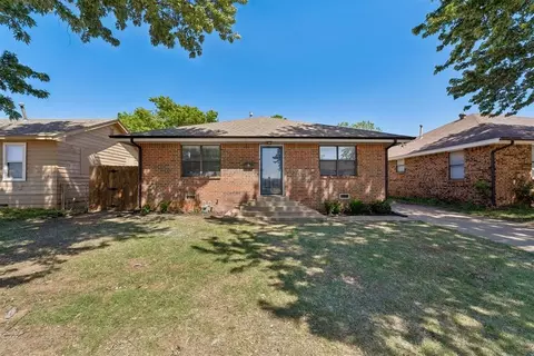 Exterior - 422 Chartrand Ave, Edmond, OK 73034 photo 4 of 6