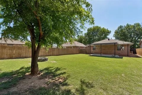 Exterior - 422 Chartrand Ave, Edmond, OK 73034 photo 6 of 6