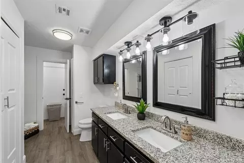 Bath - 422 Chartrand Ave, Edmond, OK 73034 photo 1 of 3