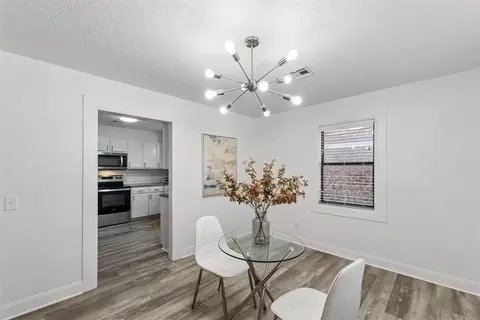 Dining - 422 Chartrand Ave, Edmond, OK 73034 photo 2 of 4