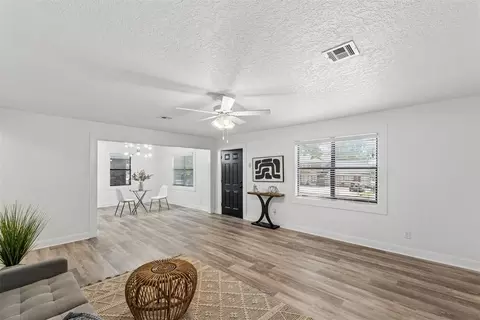 Living - 422 Chartrand Ave, Edmond, OK 73034 photo 2 of 3