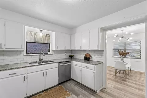 Kitchen - 422 Chartrand Ave, Edmond, OK 73034 photo 3 of 7