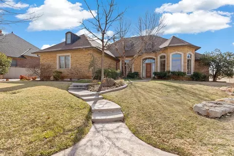 2426 Grand Cir, Nichols Hills, OK 73116
