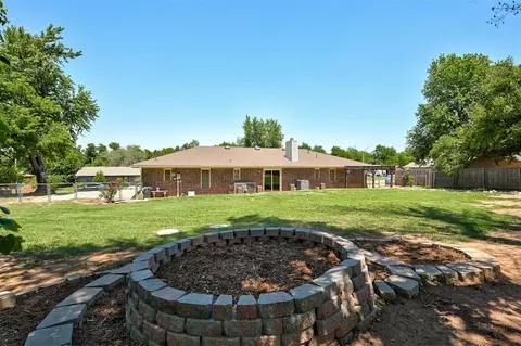 Exterior - 119 Stonegate Dr, Guthrie, OK 73044 photo 8 of 9