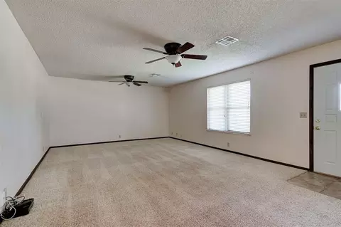Living - 119 Stonegate Dr, Guthrie, OK 73044 photo 2 of 7