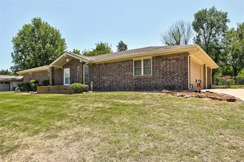 Exterior - 119 Stonegate Dr, Guthrie, OK 73044 photo 3 of 9
