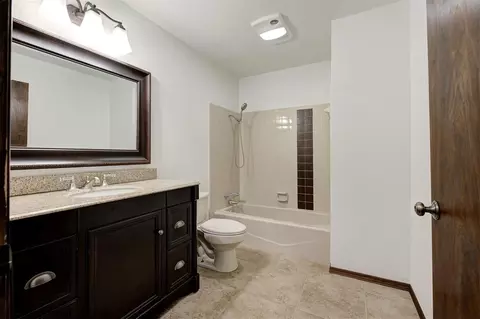Bath - 119 Stonegate Dr, Guthrie, OK 73044 photo 4 of 6
