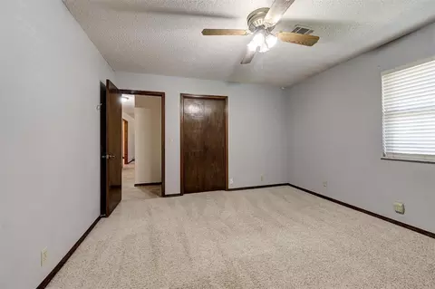 Bedroom - 119 Stonegate Dr, Guthrie, OK 73044 photo 5 of 7