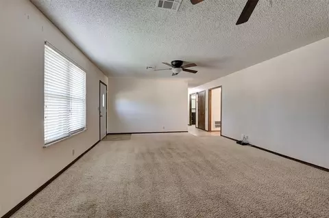 Living - 119 Stonegate Dr, Guthrie, OK 73044 photo 3 of 7