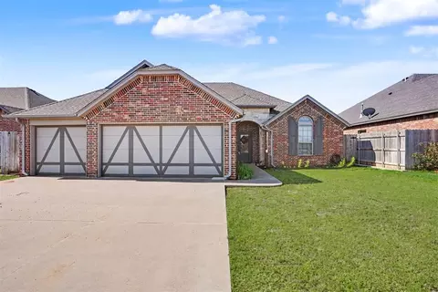 2700 Falling Leaves Dr, Weatherford, OK 73096