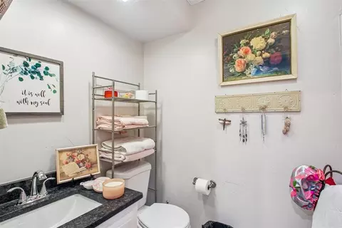 Bath - 329 Windbrook Dr, Norman, OK 73072 photo 4 of 4