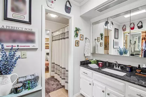 Bath - 329 Windbrook Dr, Norman, OK 73072 photo 2 of 4