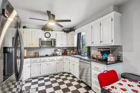 Kitchen - 329 Windbrook Dr, Norman, OK 73072 photo 1 of 3