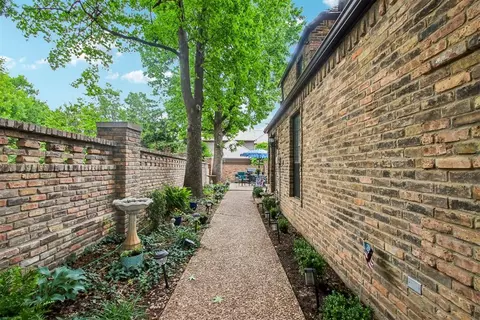 Exterior - 329 Windbrook Dr, Norman, OK 73072 photo 8 of 12