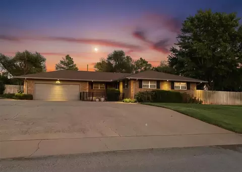 522 N Booth Ave, Elk City, OK 73644