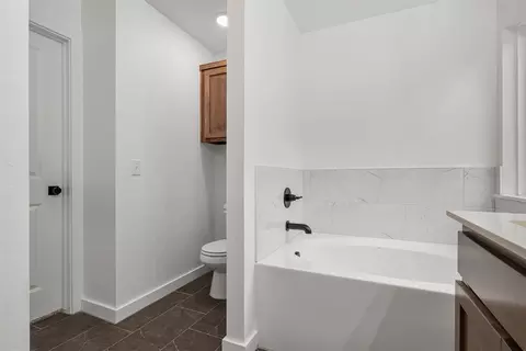 Bath - 8809 Spruce St, Edmond, OK 73003 photo 5 of 6