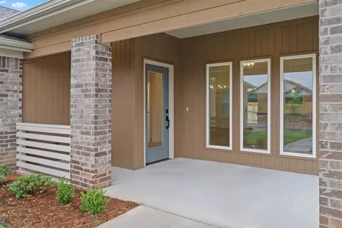 Exterior - 8809 Spruce St, Edmond, OK 73003 photo 3 of 3