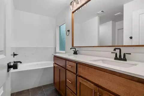 Bath - 8809 Spruce St, Edmond, OK 73003 photo 4 of 6