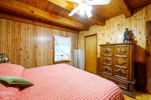 Bedroom - 1037 River Bluff Rd, Idabel, OK 74745 photo 2 of 8