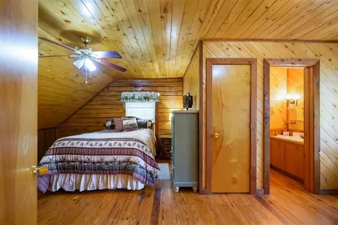 Bedroom - 1037 River Bluff Rd, Idabel, OK 74745 photo 3 of 8