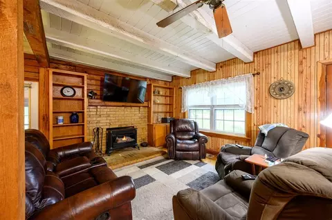 Living - 1037 River Bluff Rd, Idabel, OK 74745 photo 2 of 4