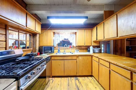Kitchen - 1037 River Bluff Rd, Idabel, OK 74745 photo 2 of 2