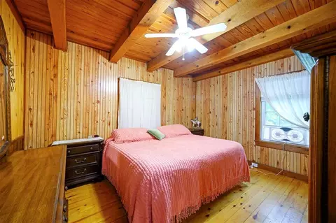 Bedroom - 1037 River Bluff Rd, Idabel, OK 74745 photo 1 of 8
